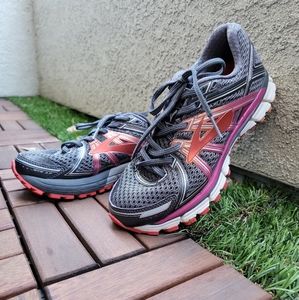 Brooks Adrenaline GTS 17 Running Shoes Size 7